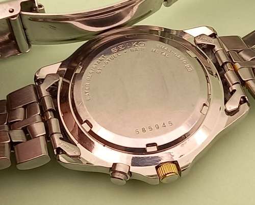 Vintage Seiko Kinetic Automatic watch 5M63A Movement -Runs then stops.- Lens chipped