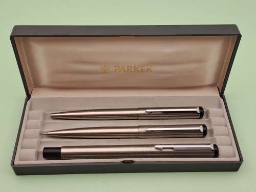 Pre-owned - 3 Parker Arrow set , Fountain Pen,ball pen and Pencil set -In Case