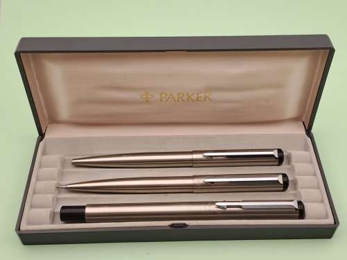 Pre-owned - 3 Parker Arrow set , Fountain Pen,ball pen and Pencil set -In Case