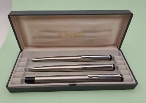 Pre-owned - 3 Parker Arrow set , Fountain Pen,ball pen and Pencil set -In Case