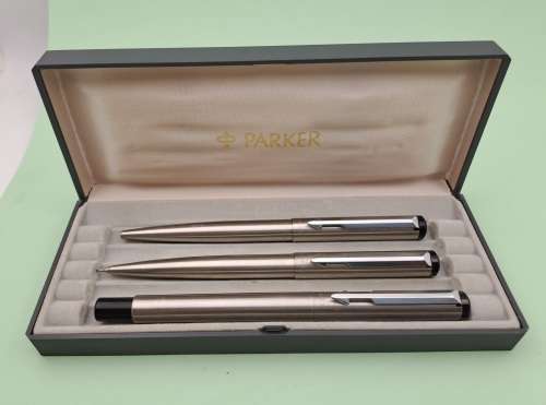 Pre-owned - 3 Parker Arrow set , Fountain Pen,ball pen and Pencil set -In Case