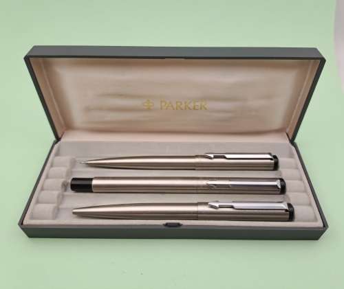 Pre-owned - 3 Parker Arrow set , Fountain Pen,ball pen and Pencil set -In Case