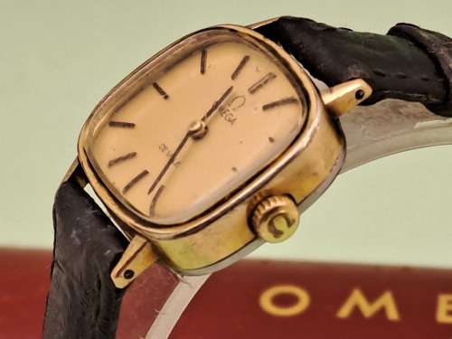 Vintage Ladies Omega De Ville Mechanical watch in Omega case  - working