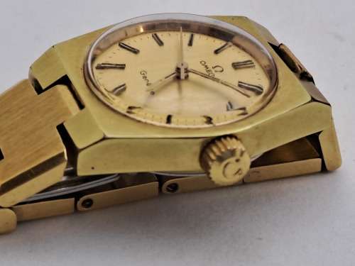 Vintage Ladies Omega De Ville Mechanical watch in Omega Box - working