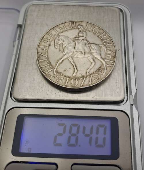 1977 U.K 25 New Pence Commemorative issue Queen Elizabeth II