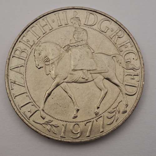 1977 U.K 25 New Pence Commemorative issue Queen Elizabeth II