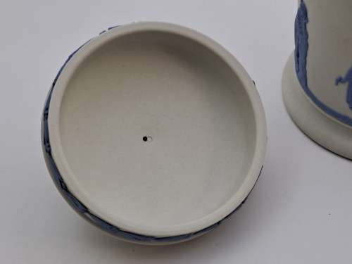 Collectable Vintage Wedgwood Jasperware Pot with Lid =115mmx85- Made in England