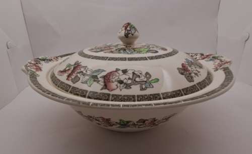 Vintage Johnson Bros `Indian Tree` Tureen Hand Engraved Ironstone-England (Condition is Good)