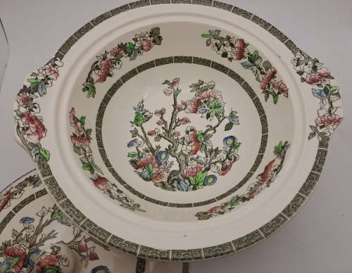 Vintage Johnson Bros `Indian Tree` Tureen Hand Engraved Ironstone-England (Condition is Good)