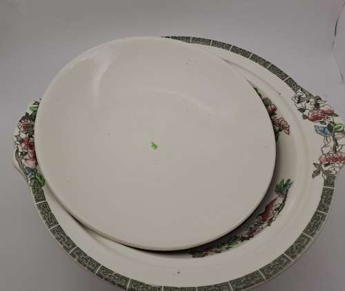 Vintage Johnson Bros `Indian Tree` Tureen Hand Engraved Ironstone-England (Condition is Good)