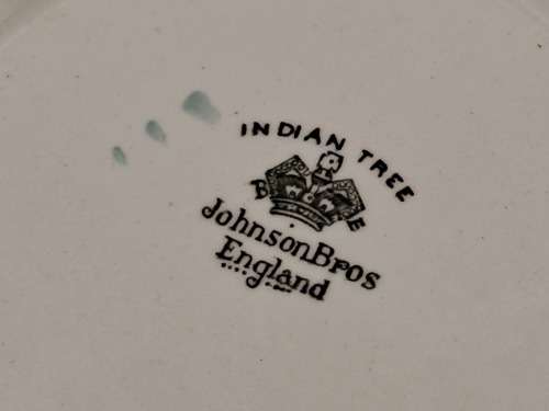 Vintage Johnson Bros `Indian Tree` Tureen Hand Engraved Ironstone-England (Condition is Good)