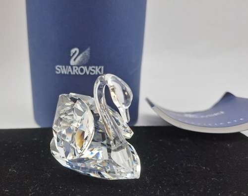 Swarovski Crystal Swan 7633 NR 050 000 (Boxed with certificate ) 40x60x32mm-made in Austria