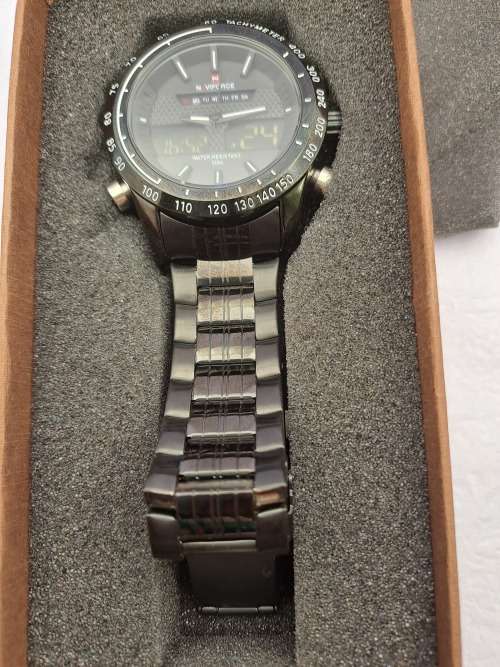New/old stock NaviForce NF 9097 Quartz watch-still in Box-need battery-metal strap