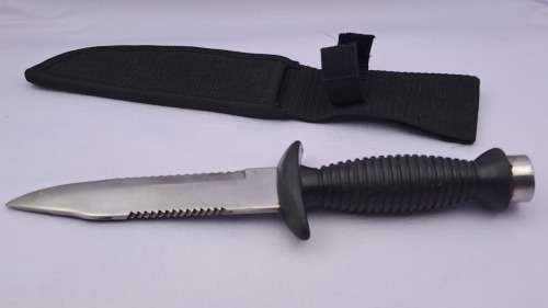 Pre-owned survival Dagger -Good condition in canvas Sheath