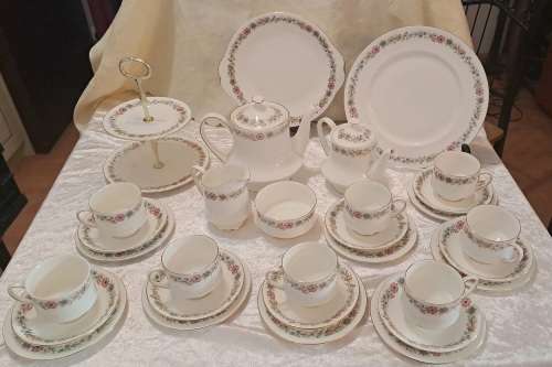 33pc Vintage Paragon BELINDA Stoke-on-Trent Tea set -By Appointment to the Queen