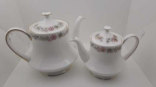 33pc Vintage Paragon BELINDA Stoke-on-Trent Tea set -By Appointment to the Queen