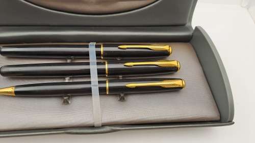 Pre-owned 3 Vintage Black and Gold Parker set - Fountain Pen Ink Tested,Rollerball &Pencil in Case