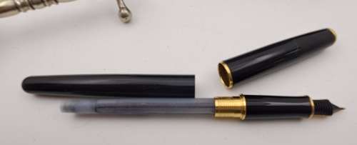Pre-owned 3 Vintage Black and Gold Parker set - Fountain Pen Ink Tested,Rollerball &Pencil in Case