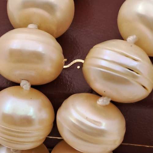 Pre-owned 50 cm Pearl Necklace in box 44 pearls