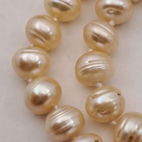 Pre-owned 50 cm Pearl Necklace in box 44 pearls