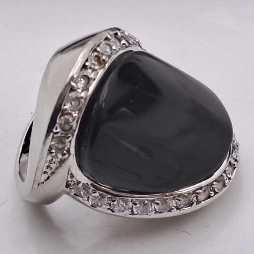 Pre-owned Vintage dress Ring  - Could be Onyx Gemstone?