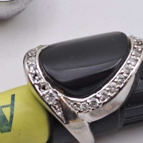 Pre-owned Vintage dress Ring  - Could be Onyx Gemstone?
