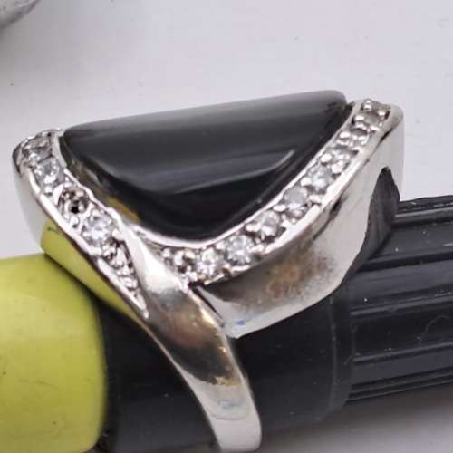 Pre-owned Vintage dress Ring  - Could be Onyx Gemstone?