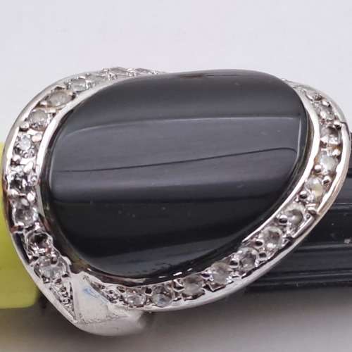 Pre-owned Vintage dress Ring  - Could be Onyx Gemstone?