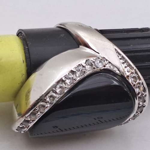 Pre-owned Vintage dress Ring  - Could be Onyx Gemstone?