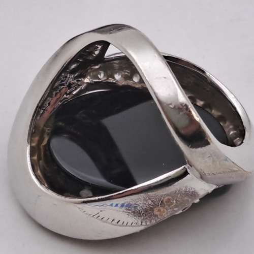 Pre-owned Vintage dress Ring  - Could be Onyx Gemstone?