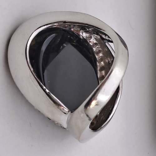 Pre-owned Vintage dress Ring  - Could be Onyx Gemstone?