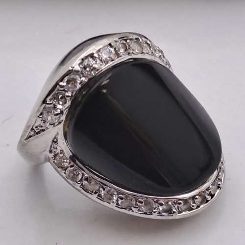 Pre-owned Vintage dress Ring  - Could be Onyx Gemstone?