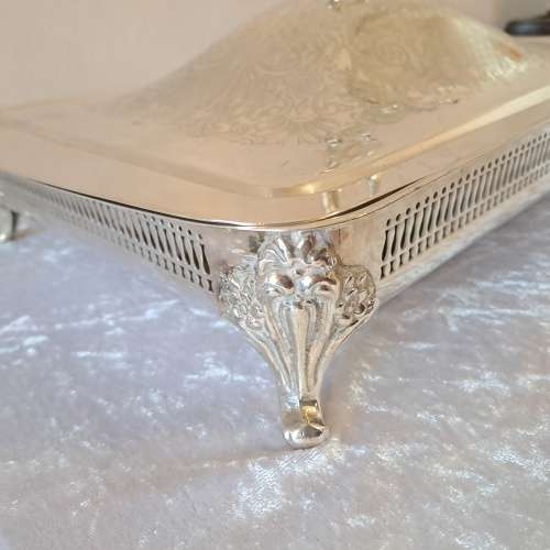 Large   Silver-Plate Entree serving Dish with lid.