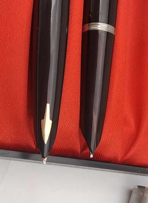 2 Parker Fountain pens in Parker Case -INK Tested
