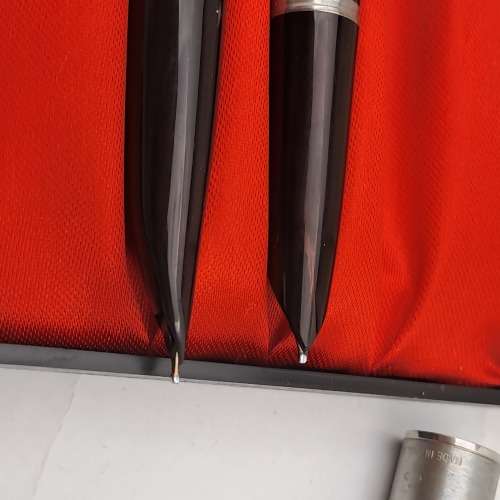 2 Parker Fountain pens in Parker Case -INK Tested