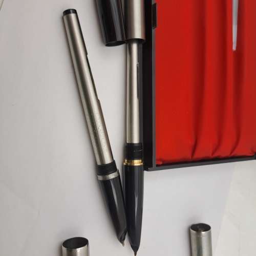 2 Parker Fountain pens in Parker Case -INK Tested