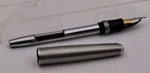 Vintage Hifra 4415 Fountain pen with a parker 61 lid -Ink Tested