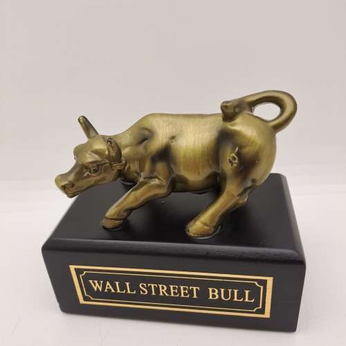 Wall Steet Bull -Sculpture / Figurine- 5,7cm x 9cm x 5,4cm