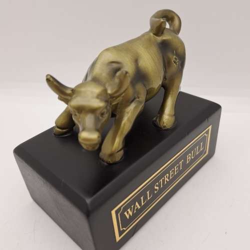 Wall Steet Bull -Sculpture / Figurine- 5,7cm x 9cm x 5,4cm