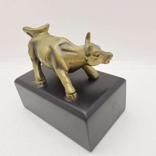 Wall Steet Bull -Sculpture / Figurine- 5,7cm x 9cm x 5,4cm