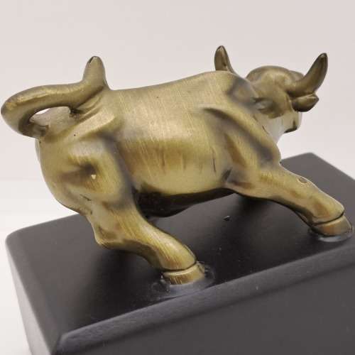 Wall Steet Bull -Sculpture / Figurine- 5,7cm x 9cm x 5,4cm