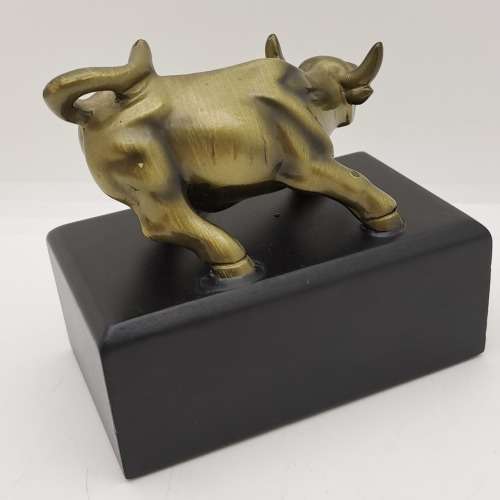 Wall Steet Bull -Sculpture / Figurine- 5,7cm x 9cm x 5,4cm