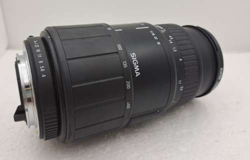 Pre-Owned Sigma 70-300mm 1:4-5.6 DL Macro Lens for Pentax camera