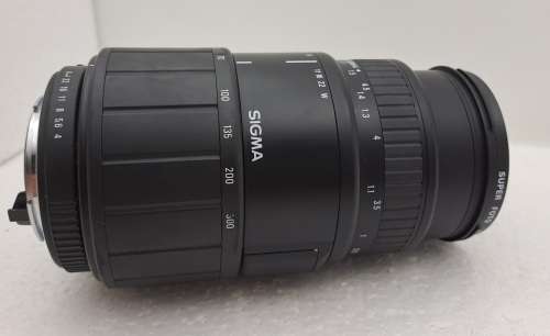 Pre-Owned Sigma 70-300mm 1:4-5.6 DL Macro Lens for Pentax camera