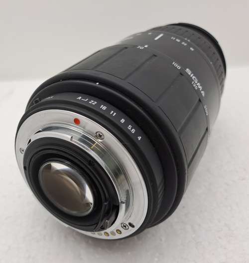 Pre-Owned Sigma 70-300mm 1:4-5.6 DL Macro Lens for Pentax camera