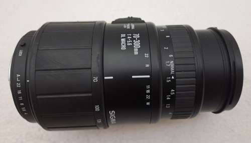 Pre-Owned Sigma 70-300mm 1:4-5.6 DL Macro Lens for Pentax camera