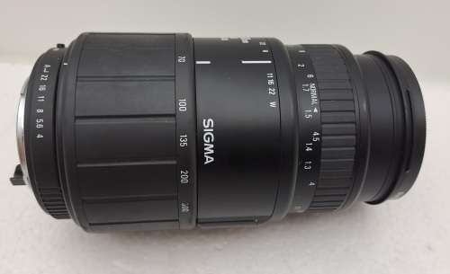 Pre-Owned Sigma 70-300mm 1:4-5.6 DL Macro Lens for Pentax camera