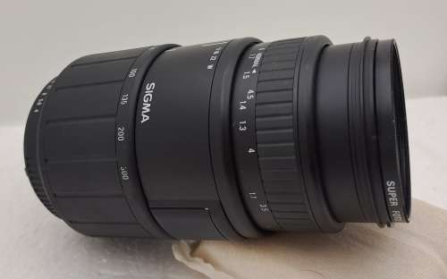 Pre-Owned Sigma 70-300mm 1:4-5.6 DL Macro Lens for Pentax camera