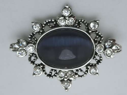 Vintage brooch 37mm x 25mm