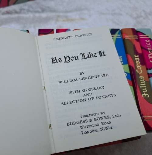 Vintage 1970`s Set of 12 `Midget` Classic Series Shakespeare Books-Publisher Burgess & Bowes.